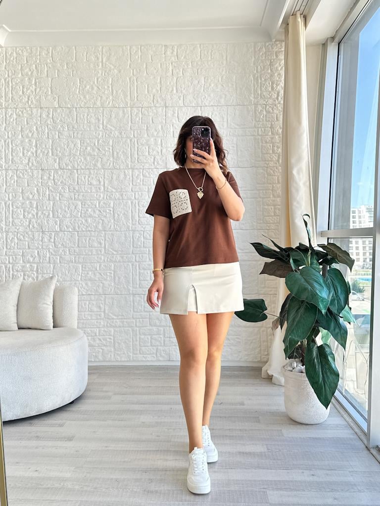 Orijinal Marka Dantel Cep Detaylı Basic Bluz Kahverengi