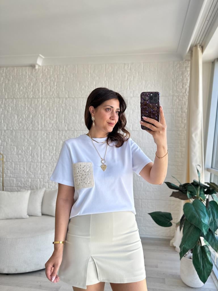 Orijinal Marka Dantel Cep Detaylı Basic Bluz Beyaz