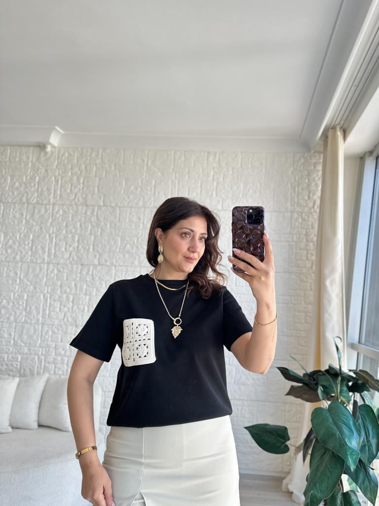 Orijinal Marka Dantel Cep Detaylı Basic Bluz Siyah