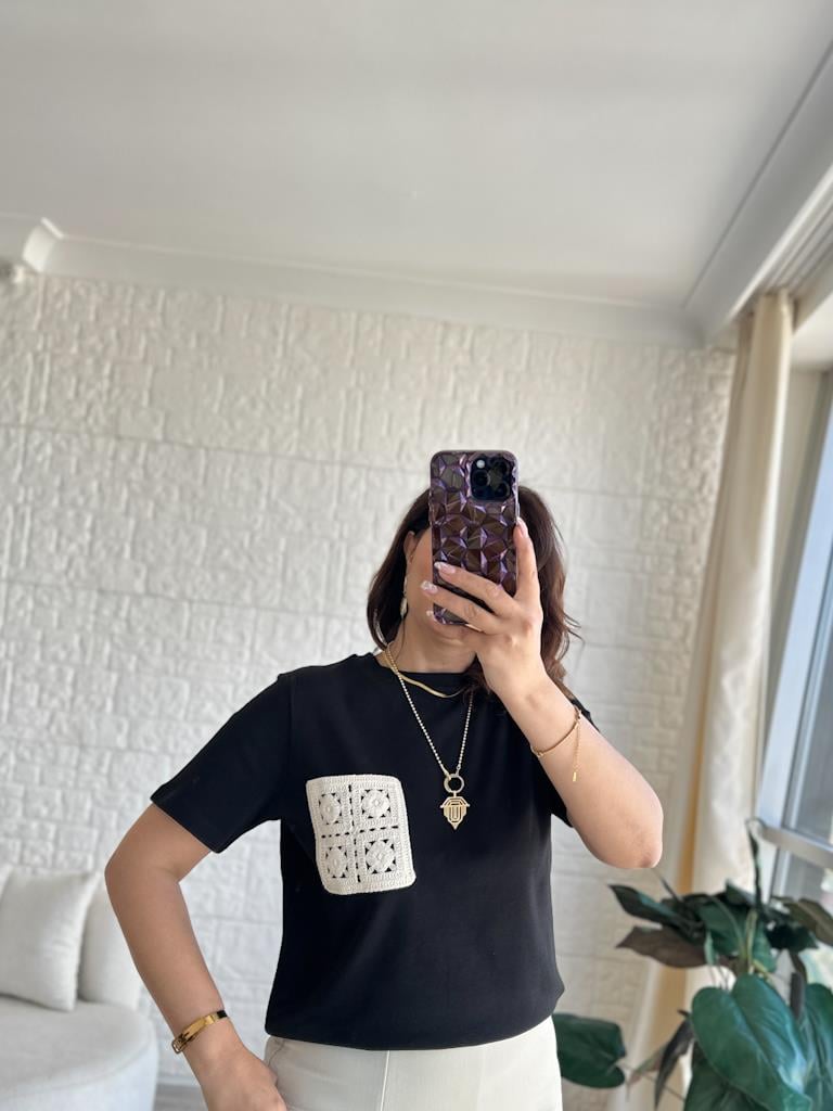 Orijinal Marka Dantel Cep Detaylı Basic Bluz Siyah