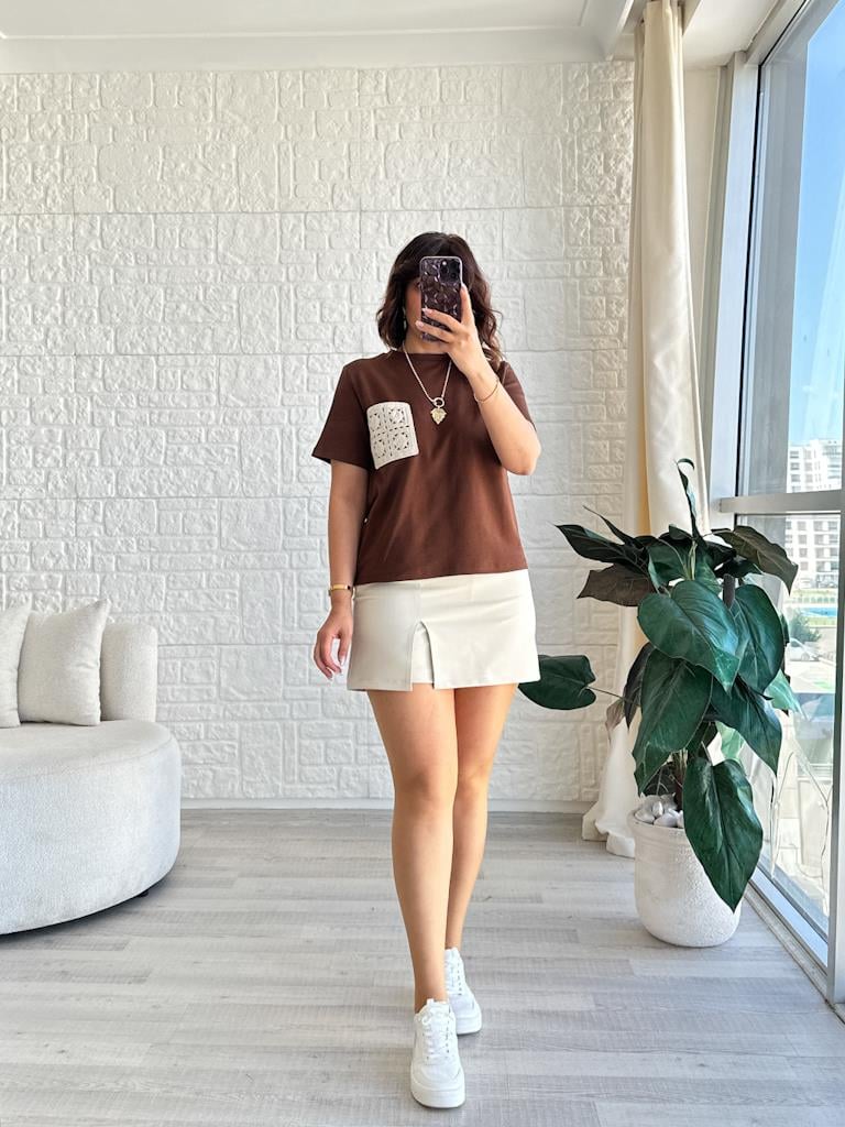 Orijinal Marka Dantel Cep Detaylı Basic Bluz Kahverengi