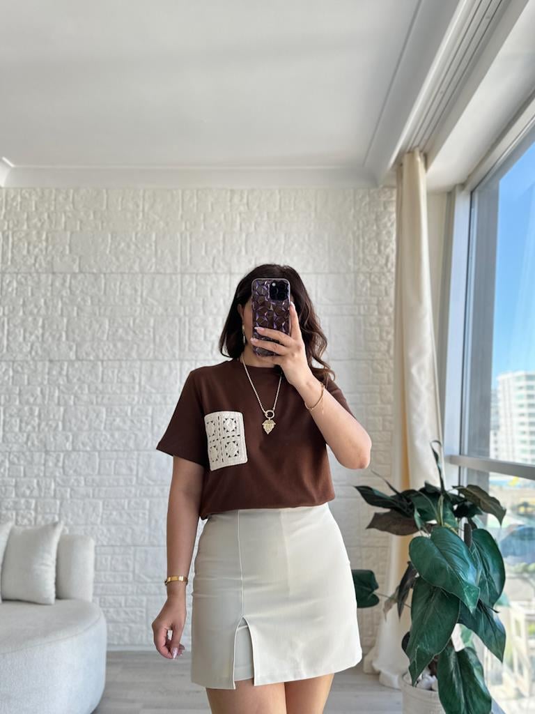 Orijinal Marka Dantel Cep Detaylı Basic Bluz Kahverengi