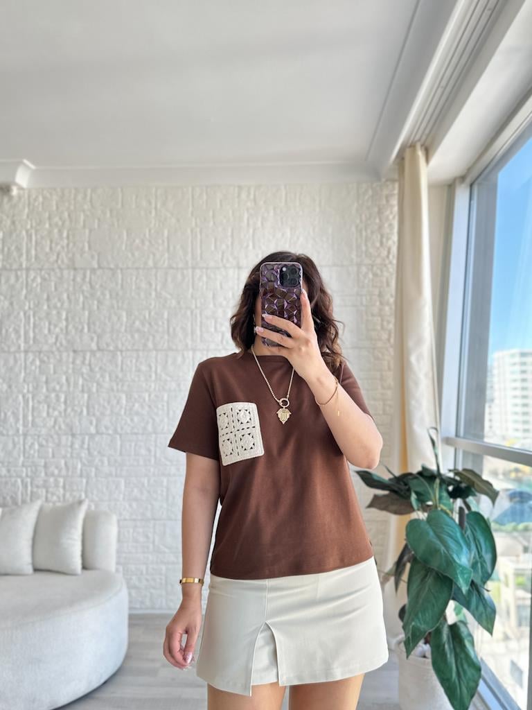 Orijinal Marka Dantel Cep Detaylı Basic Bluz Kahverengi