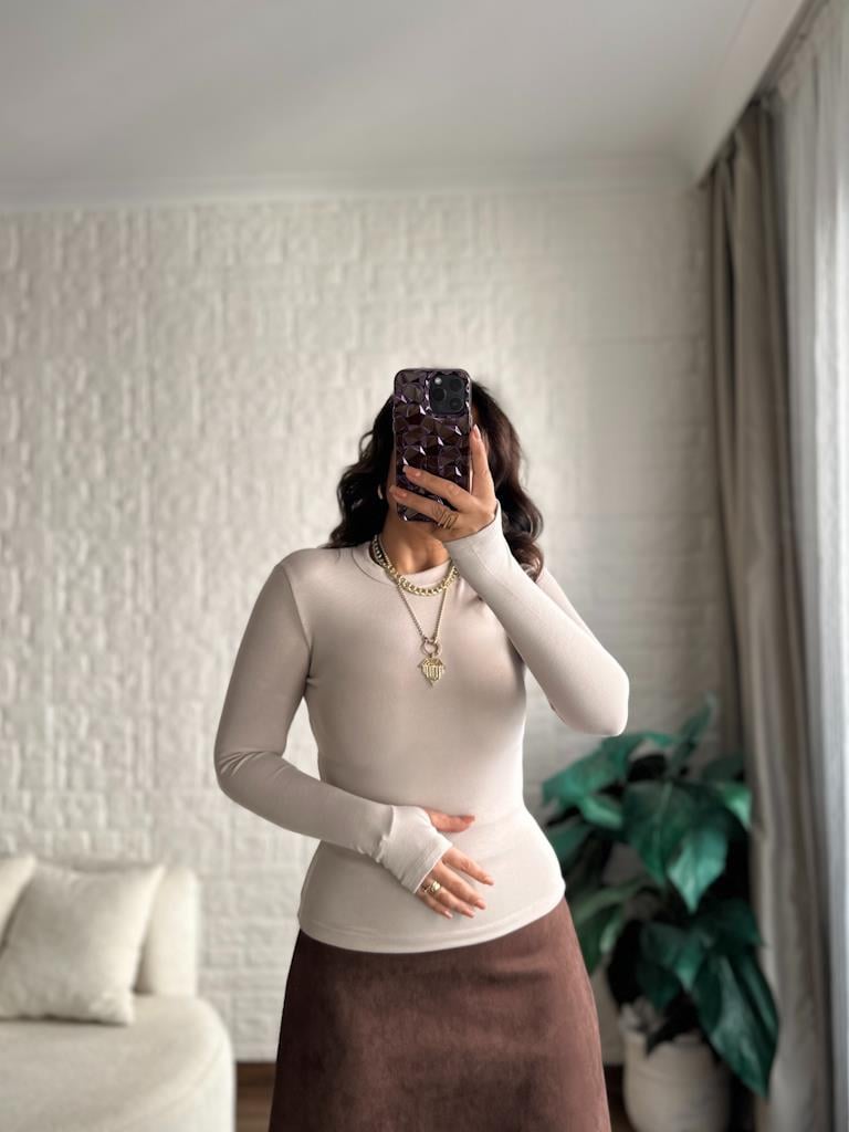 Orjinal Marka Bisiklet Yaka Parmak Geçme Detaylı Bluz Bej