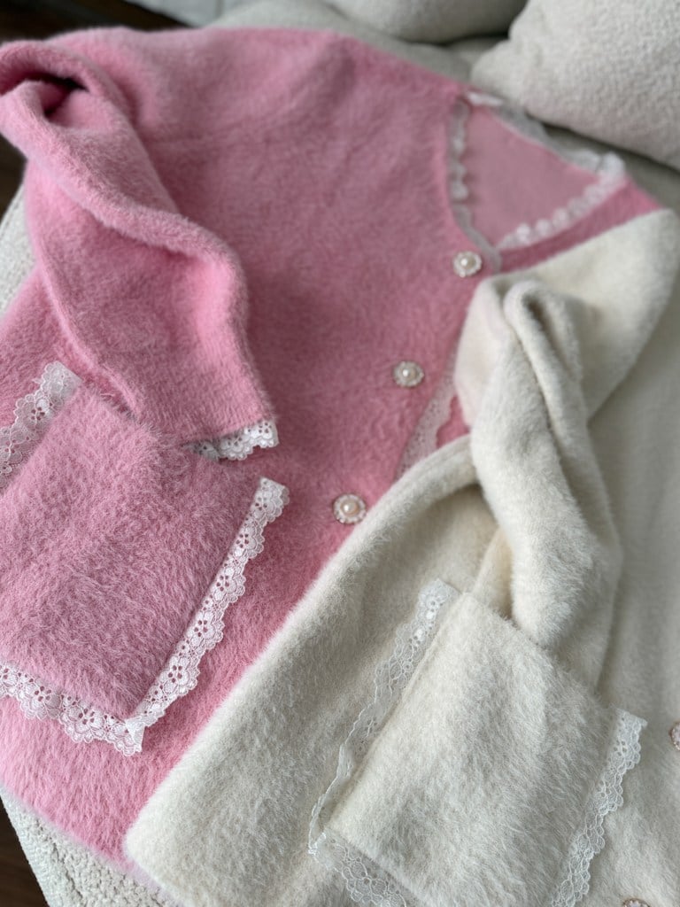 Pembe Dantel Detaylı İnci Düğmeli Yumoş Hırka