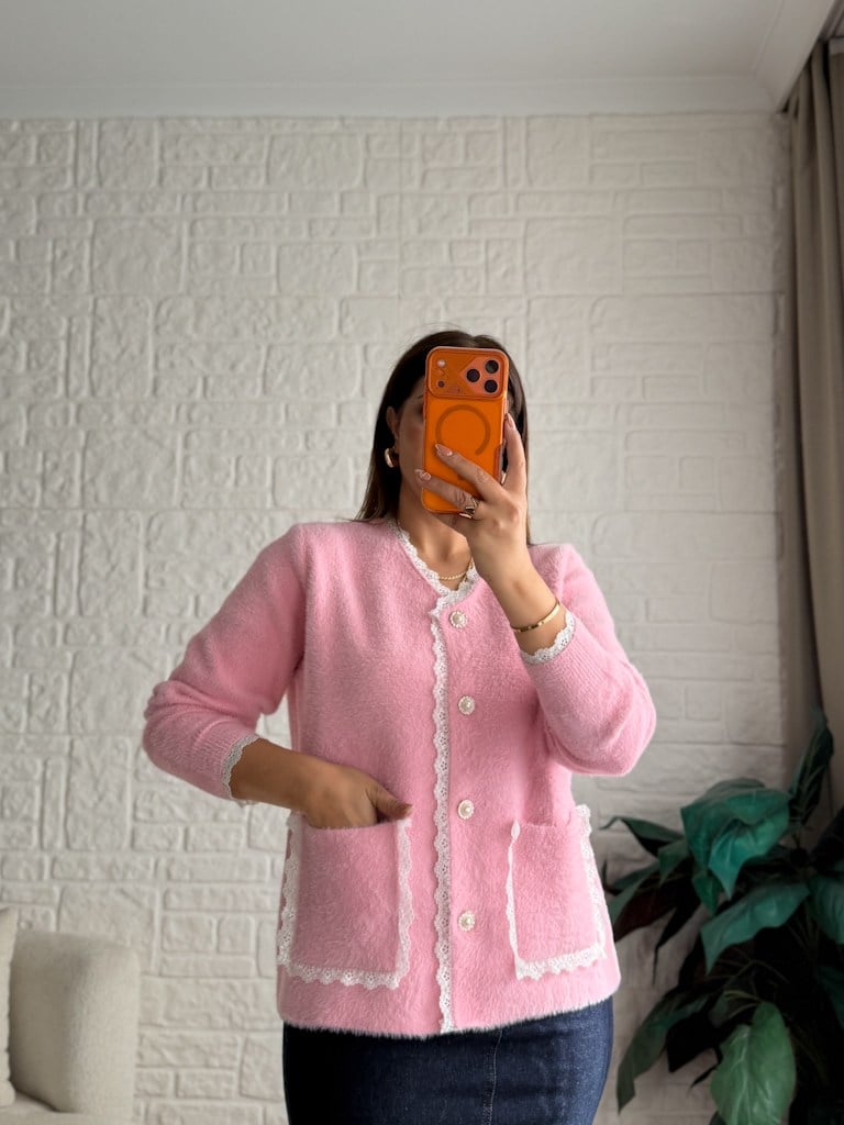 Pembe Dantel Detaylı İnci Düğmeli Yumoş Hırka