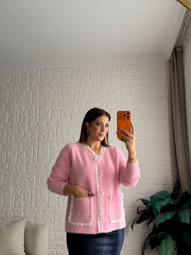Pembe Dantel Detaylı İnci Düğmeli Yumoş Hırka