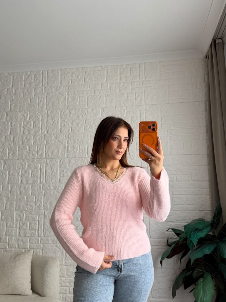 Pembe V Yaka Dantelli Triko Kazak