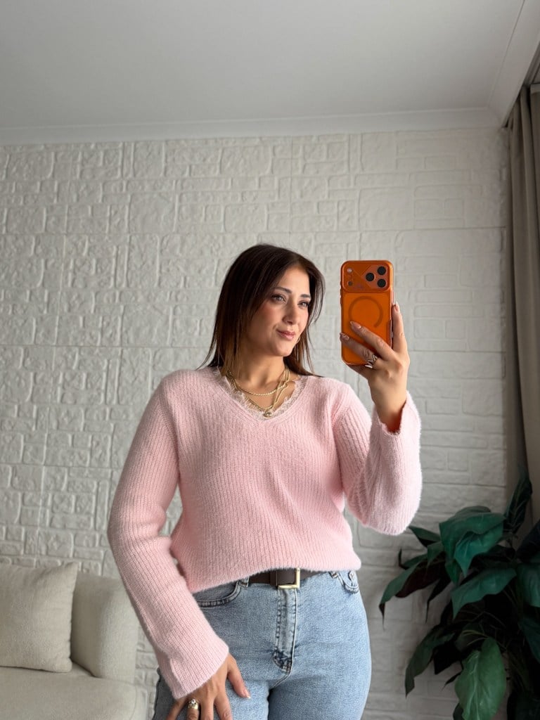 Pembe V Yaka Dantelli Triko Kazak