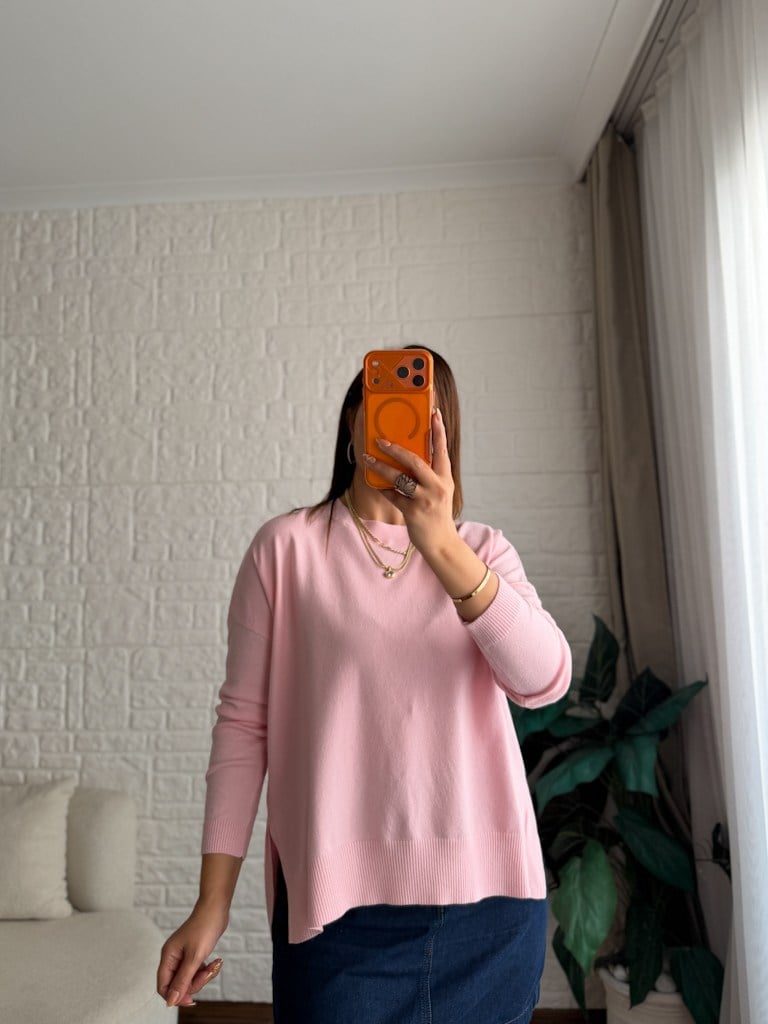 Pembe Yan Yırtçalı Oversize Triko Kazak