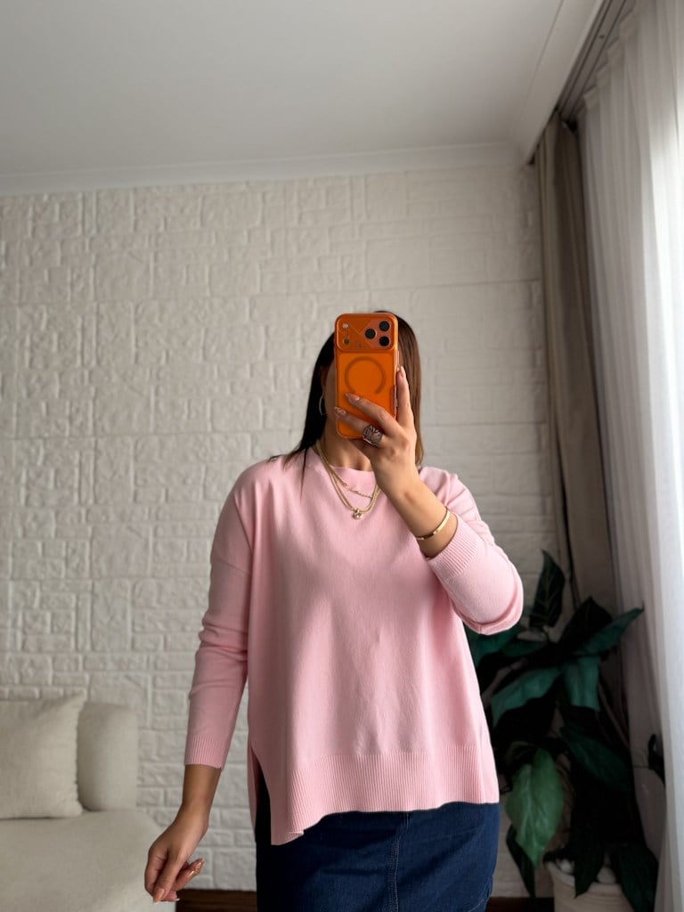 Pembe Yan Yırtçalı Oversize Triko Kazak
