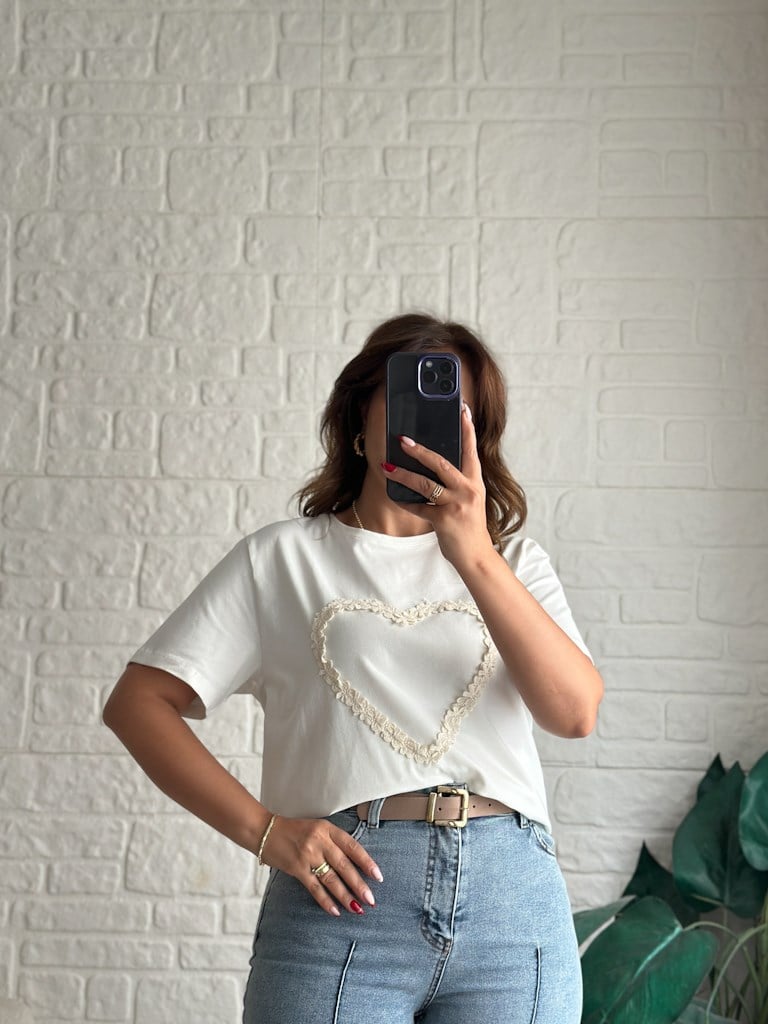 Premium Düşük Omuz Önü Kalp Güpür Tshirt