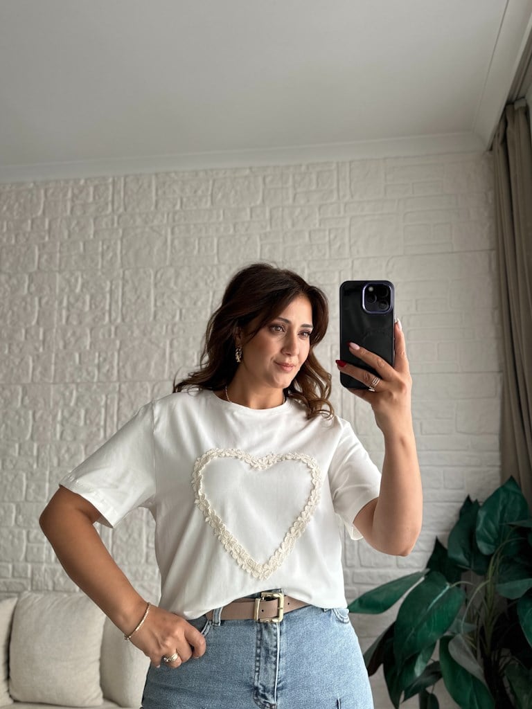 Premium Düşük Omuz Önü Kalp Güpür Tshirt