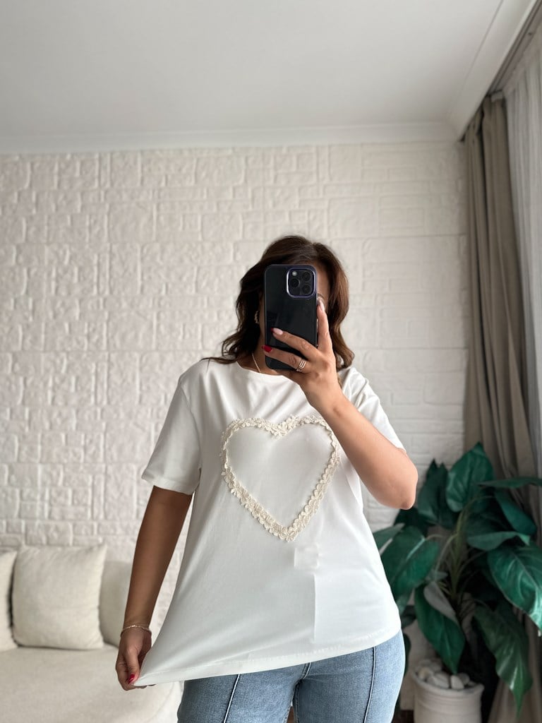 Premium Düşük Omuz Önü Kalp Güpür Tshirt