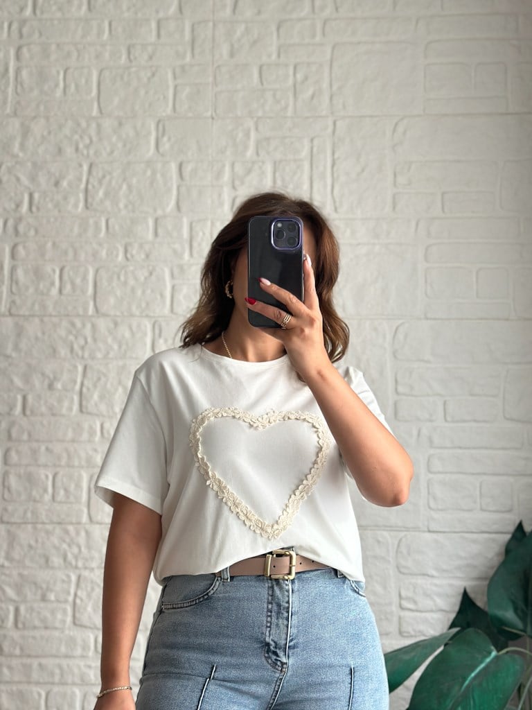 Premium Düşük Omuz Önü Kalp Güpür Tshirt