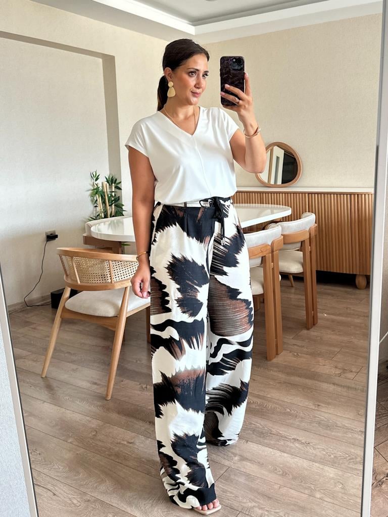 Premium Seri Relaxed Fit V Yaka Basic Tişört Beyaz