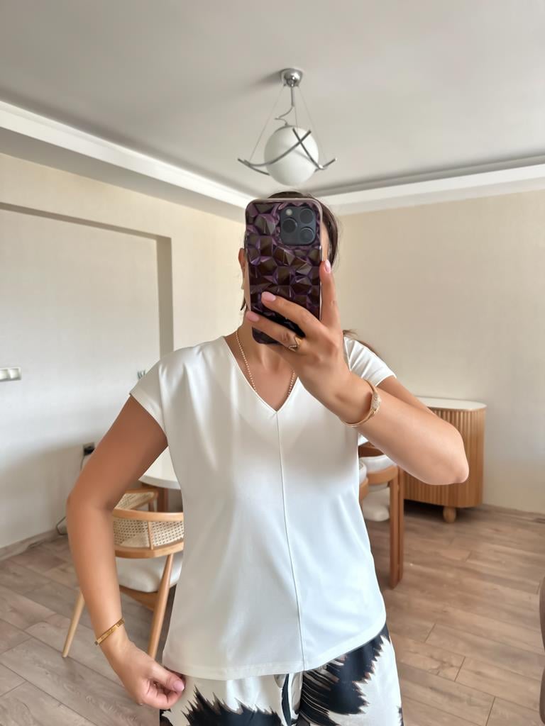 Premium Seri Relaxed Fit V Yaka Basic Tişört Beyaz