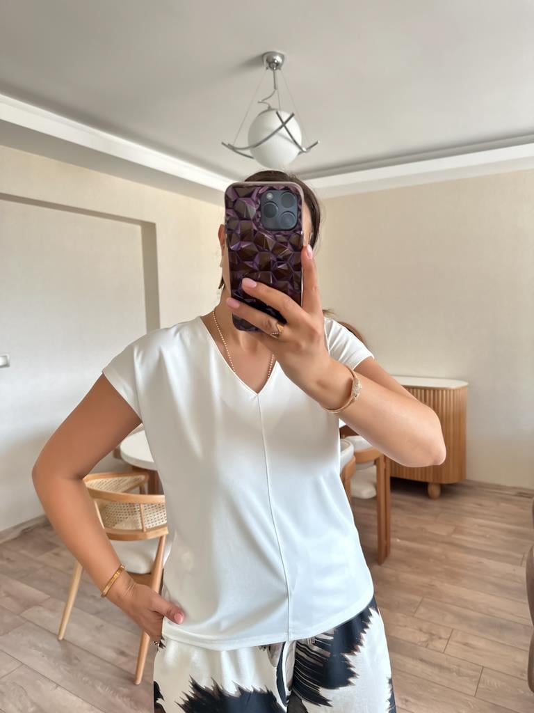 Premium Seri Relaxed Fit V Yaka Basic Tişört Beyaz
