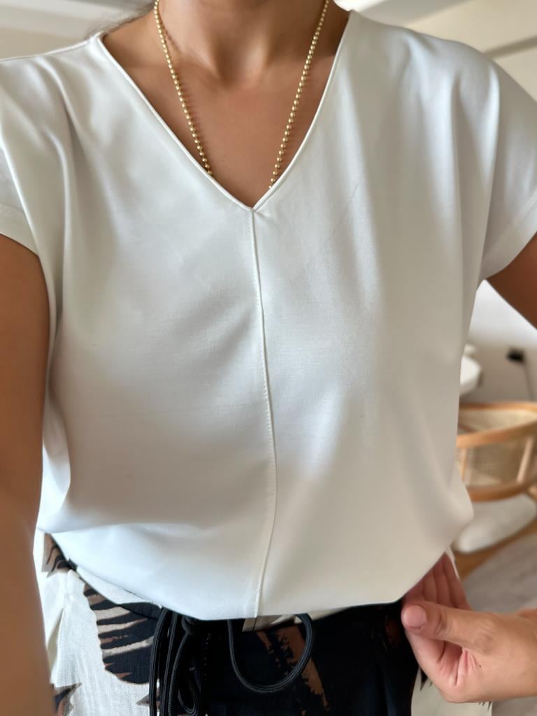 Premium Seri Relaxed Fit V Yaka Basic Tişört Beyaz