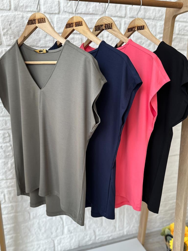 Premium Seri Relaxed Fit V Yaka Basic Tişört Siyah