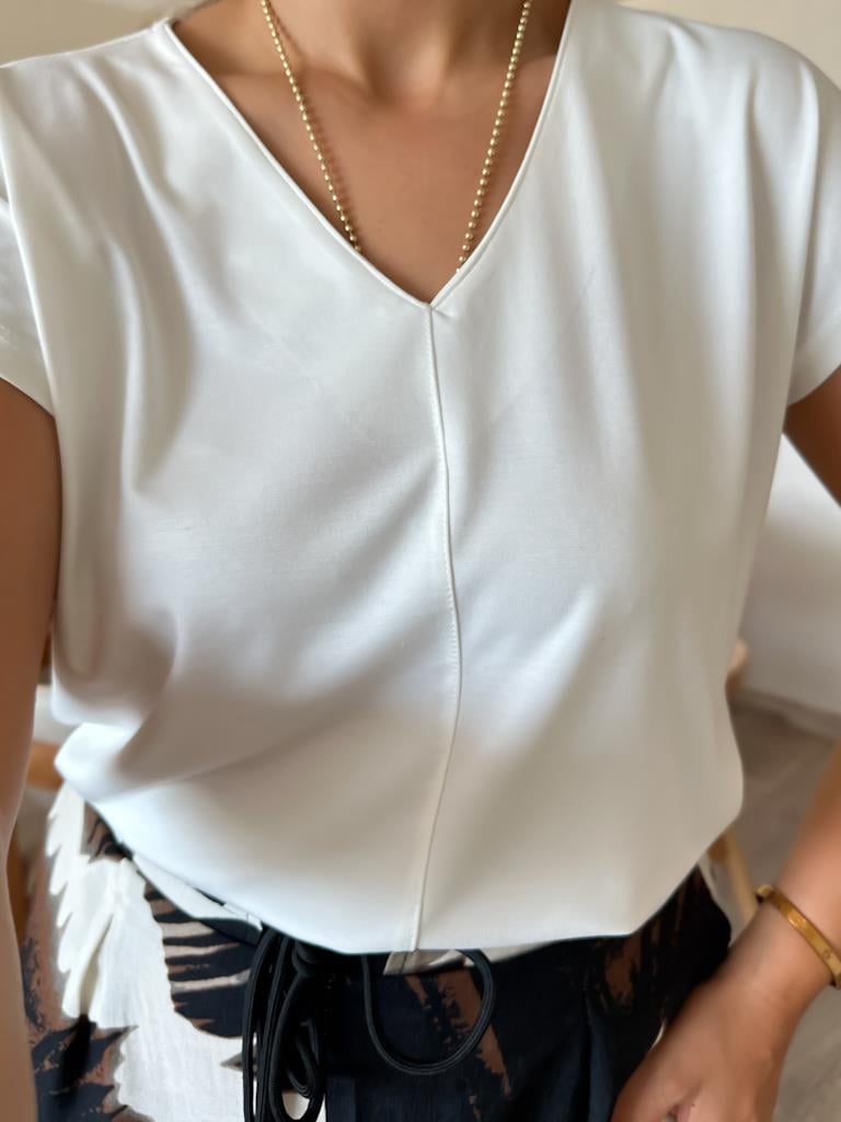 Premium Seri Relaxed Fit V Yaka Basic Tişört Beyaz