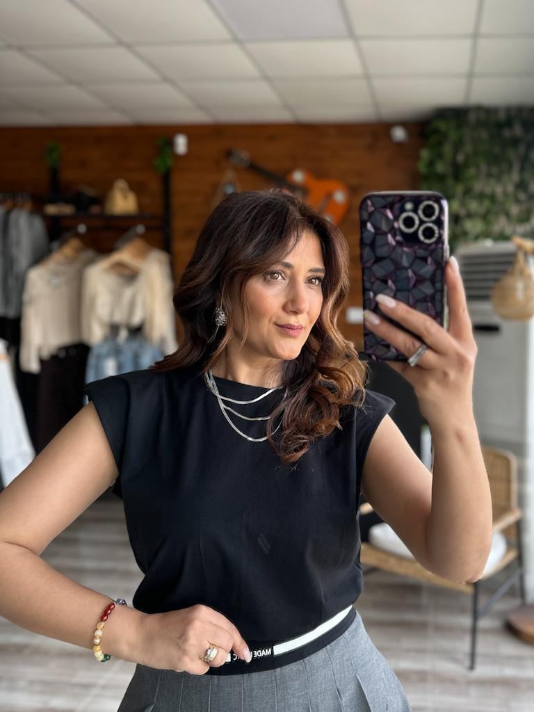 Quzu Vatkalı Kolsuz Basic Tişört Siyah