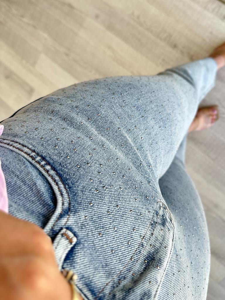 Serpme Taş Detay Mom Fit Kar Yıkama Jean