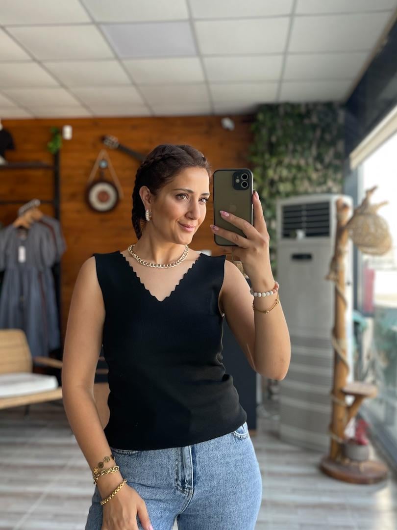 Siyah Büyük Beden Merdiven Yaka Bluz