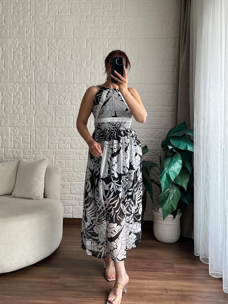 Siyah Desenli Halter Yaka Şifon Elbise