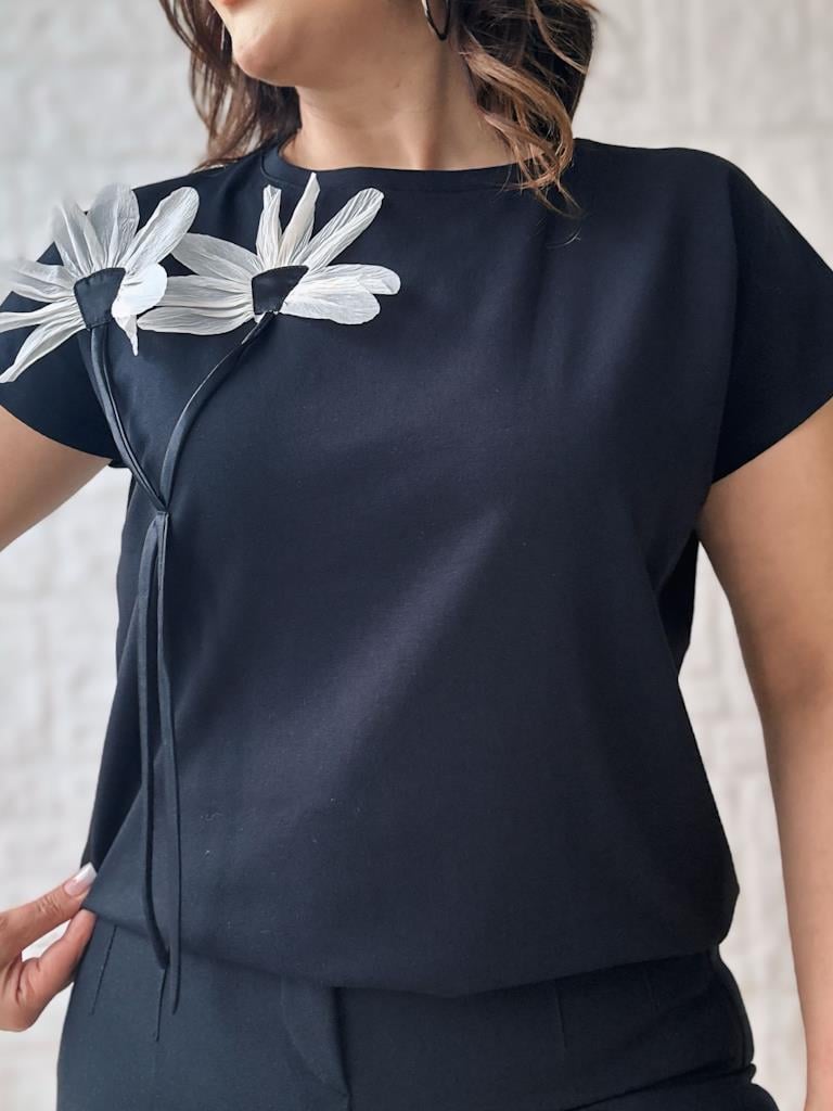 Siyah Lüks Kalite Çiçek Detaylı Basic Bluz
