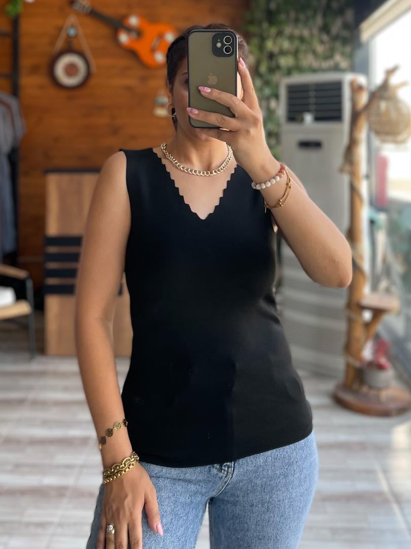 SİYAH MERDİVEN YAKA BLUZ