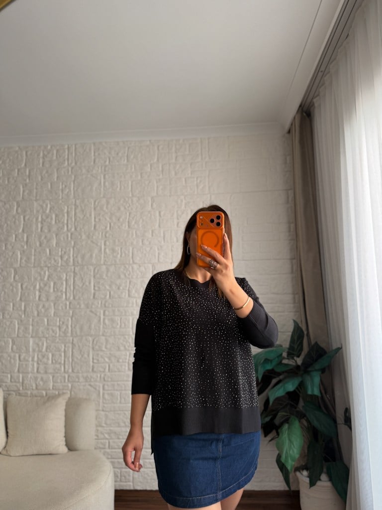 Siyah Taşlı Yan Yırtçalı Oversize Triko Kazak