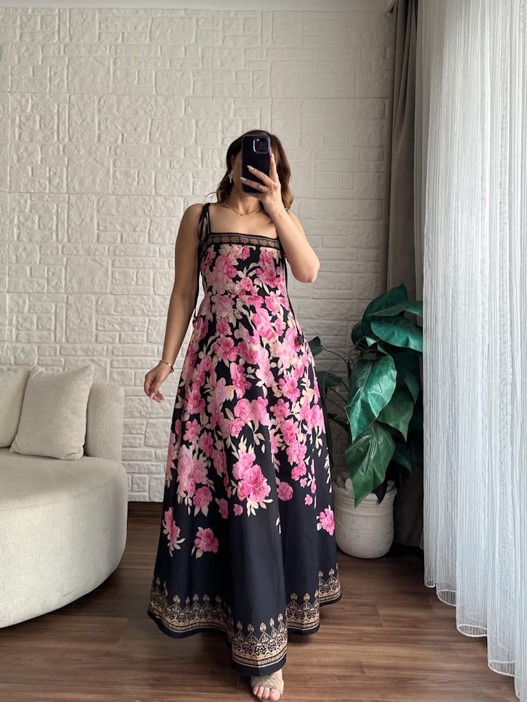 Siyah Üzeri Pembe Çiçekli Askı Detaylı Keten Maxi Elbise