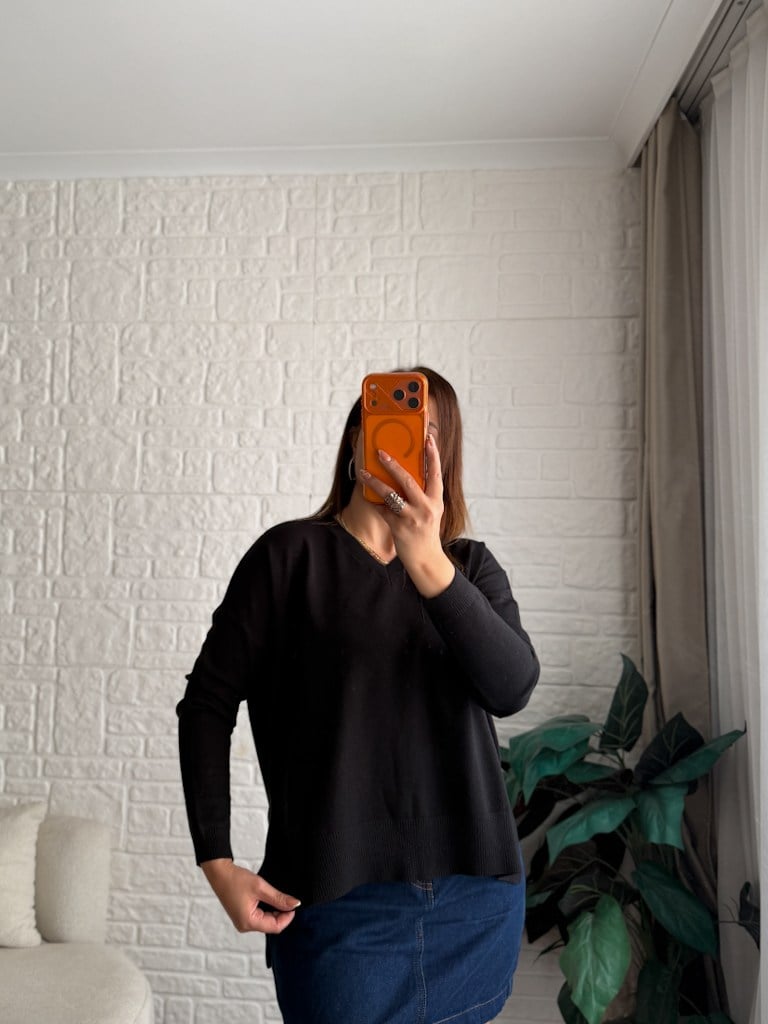 Siyah V Yaka Oversize Kazak
