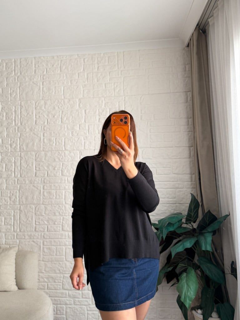 Siyah V Yaka Oversize Kazak