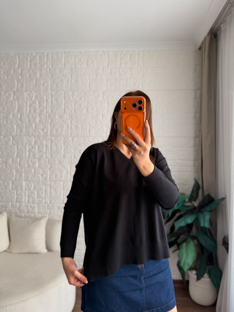 Siyah V Yaka Oversize Kazak