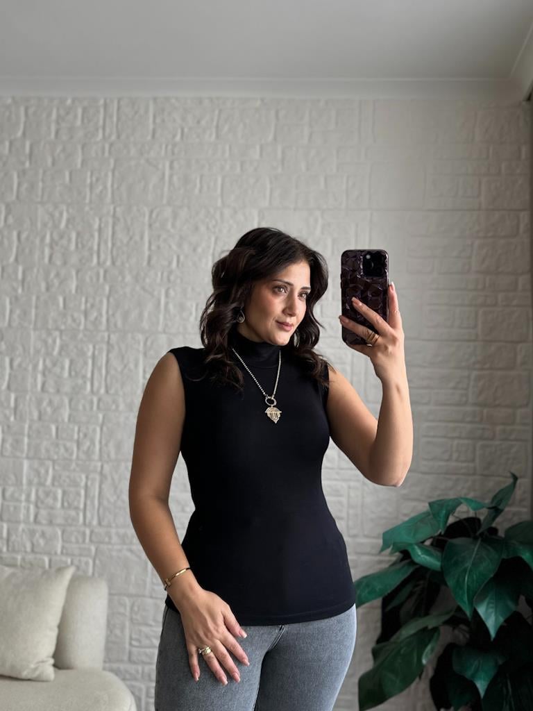 Siyah Yarım Balıkçı Kolsuz Oys Modal Kumaş Bluz