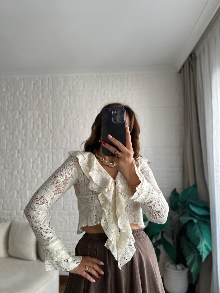 Taş Renk V Yaka Fırfırlı Vintage Model Bluz