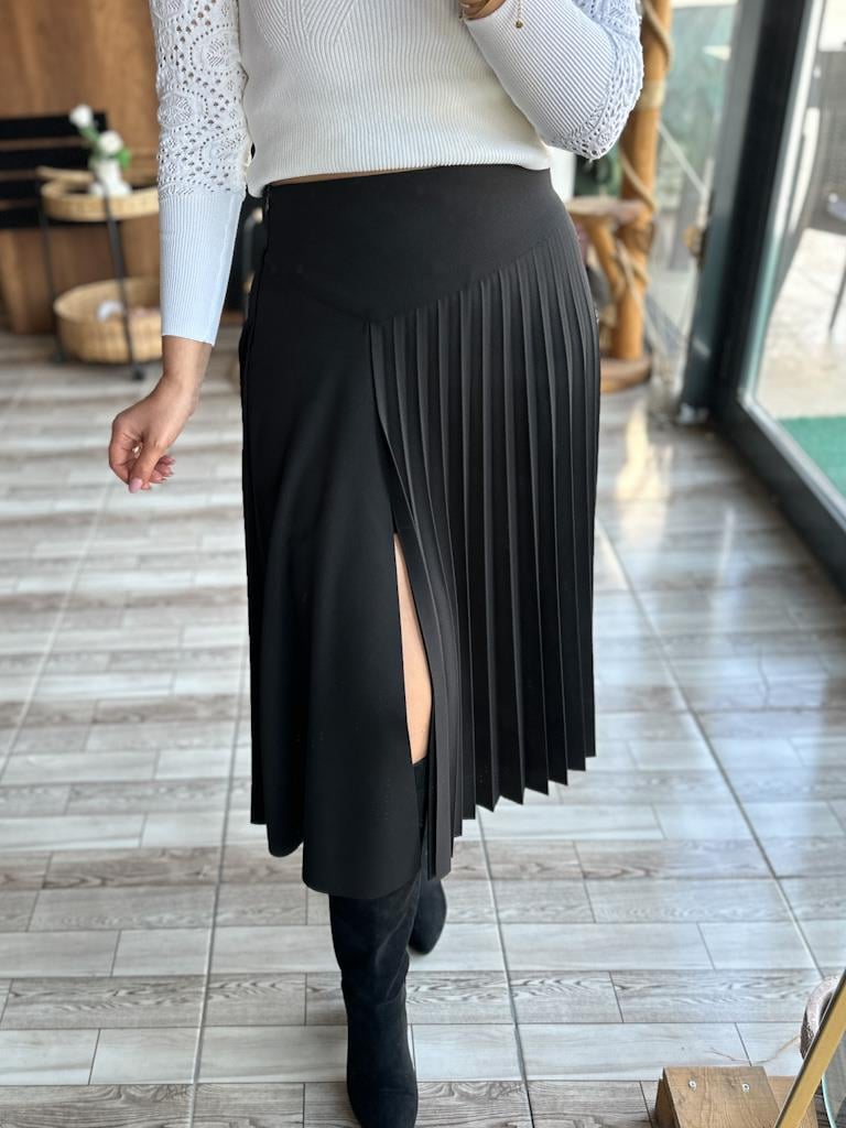 Tasarım Piliseli Yırtmaçlı Midi Boy Şortlu Etek