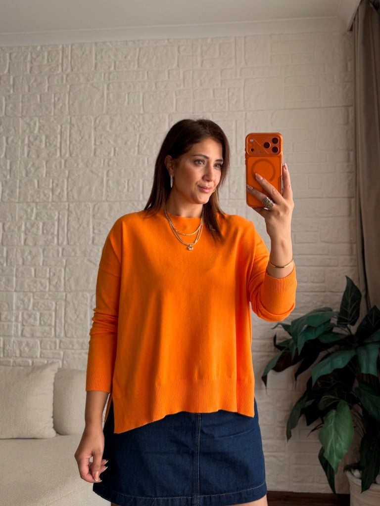 Turuncu Yan Yırtçalı Oversize Triko Kazak