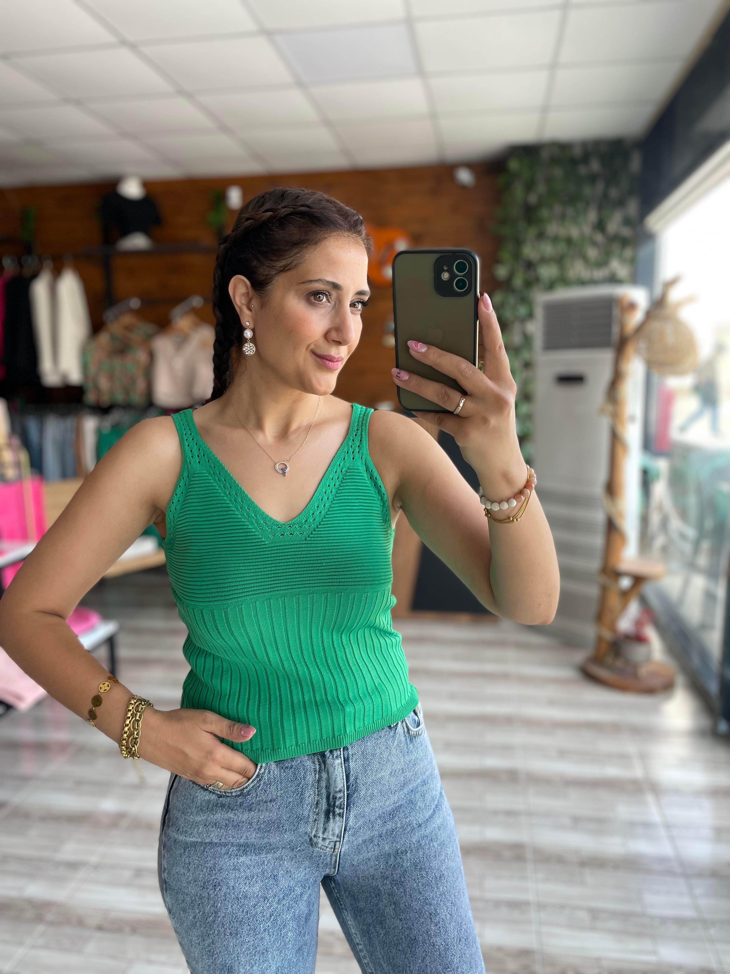 V Yaka Kalın Askılı Ajur Detaylı Triko Bluz Yeşil