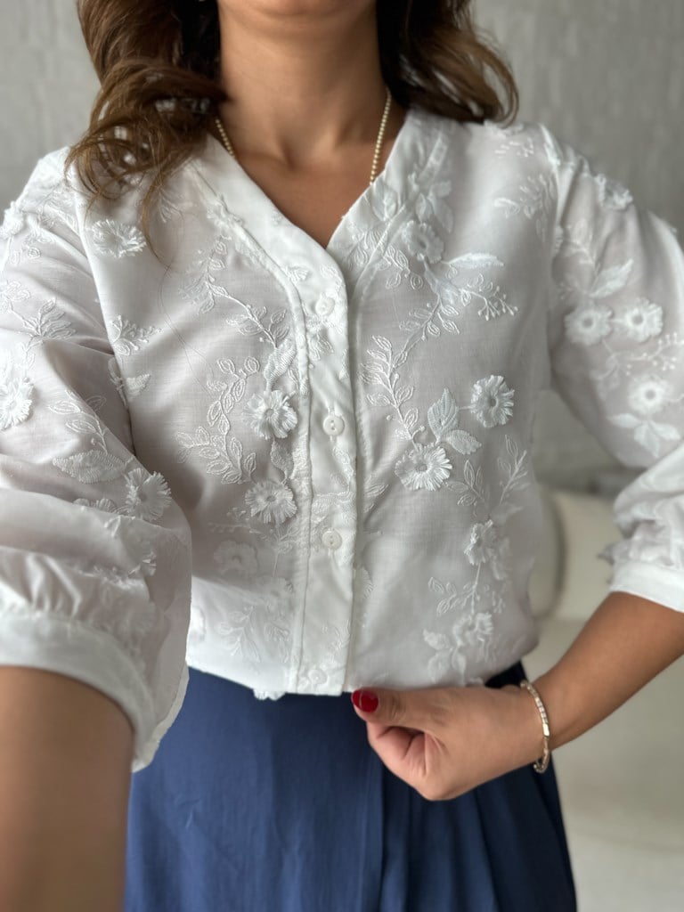 V Yaka Üç Boyutlu Çiçek Model Keten Bluz Gömlek