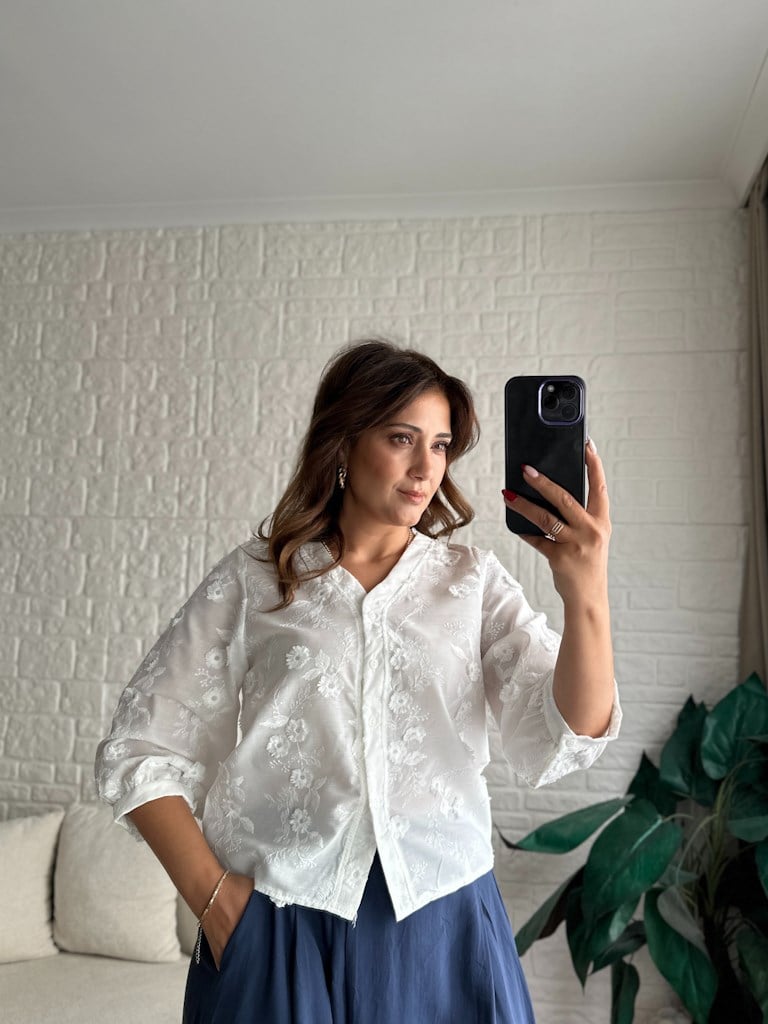 V Yaka Üç Boyutlu Çiçek Model Keten Bluz Gömlek