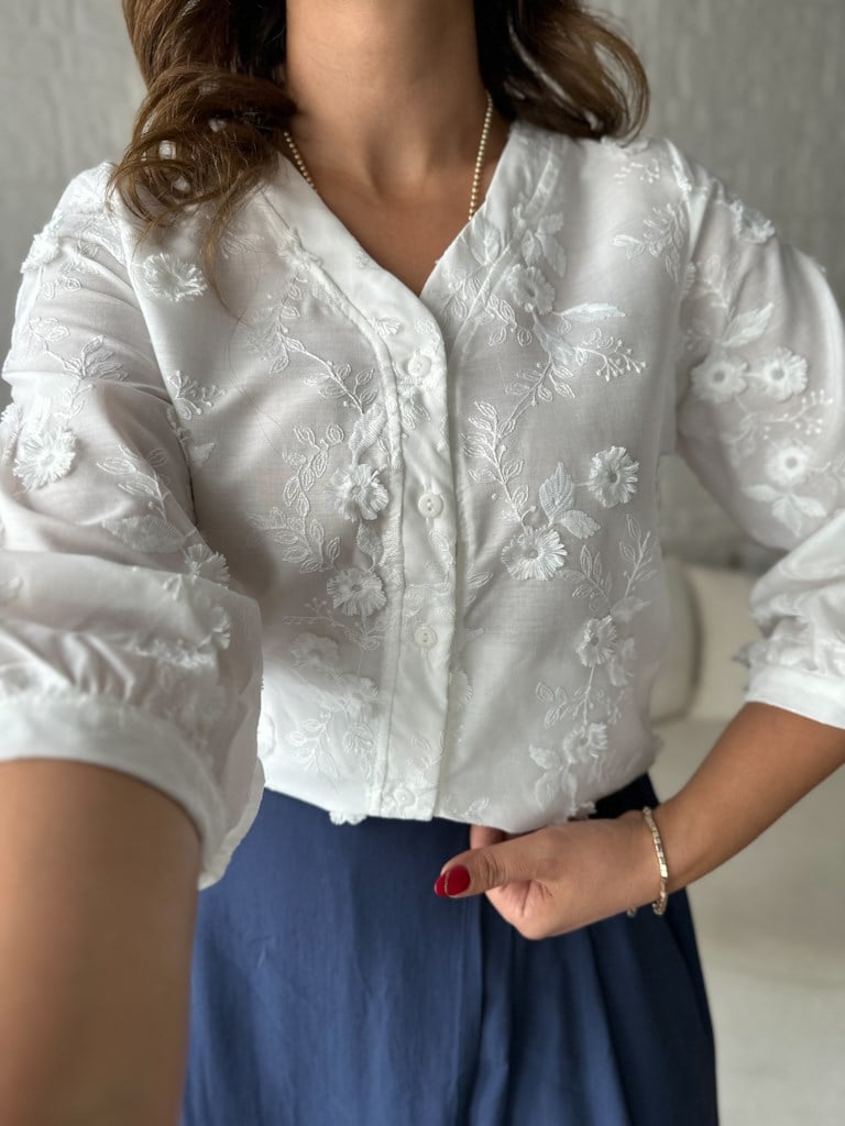 V Yaka Üç Boyutlu Çiçek Model Keten Bluz Gömlek