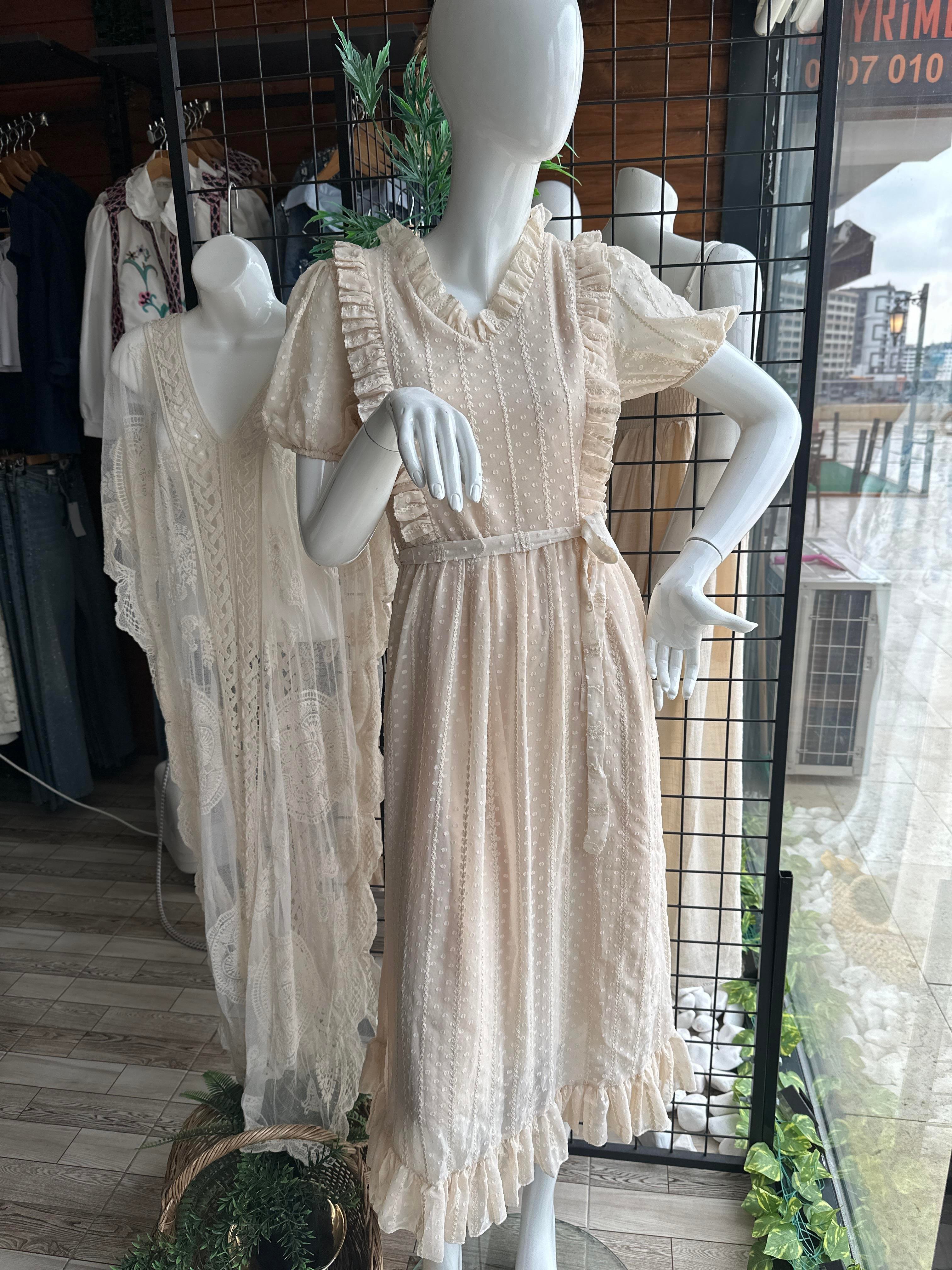 Vintage Model Tül Nakışlı Elbise