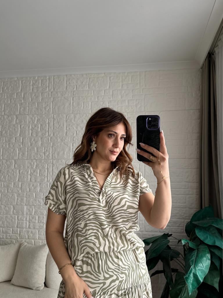 Yeşil Bej Zebra Desen Etek Bluz Viskon Takım