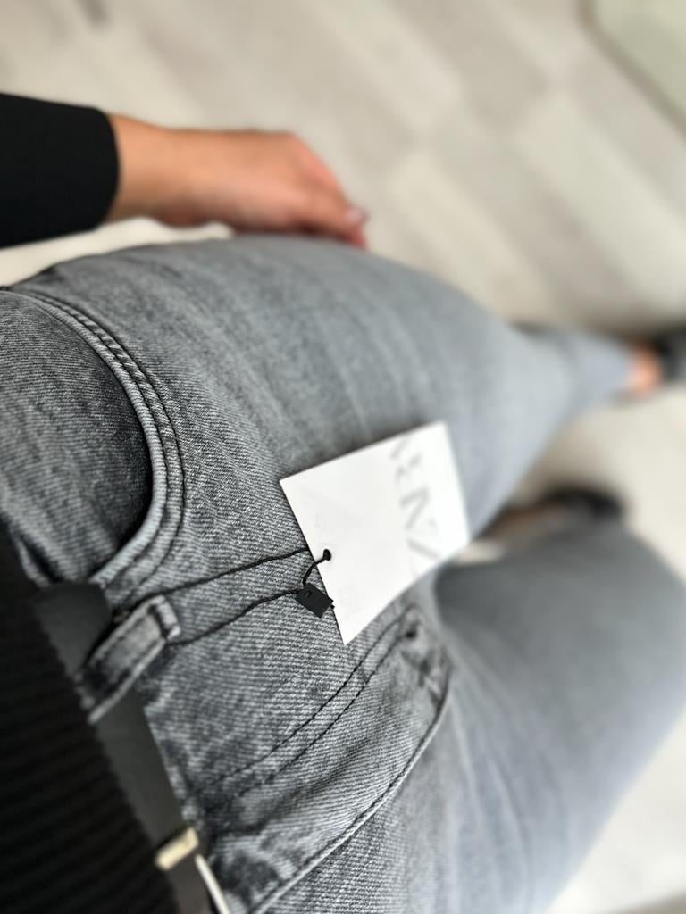 ZR Gri Kesik Paça Mom Jean