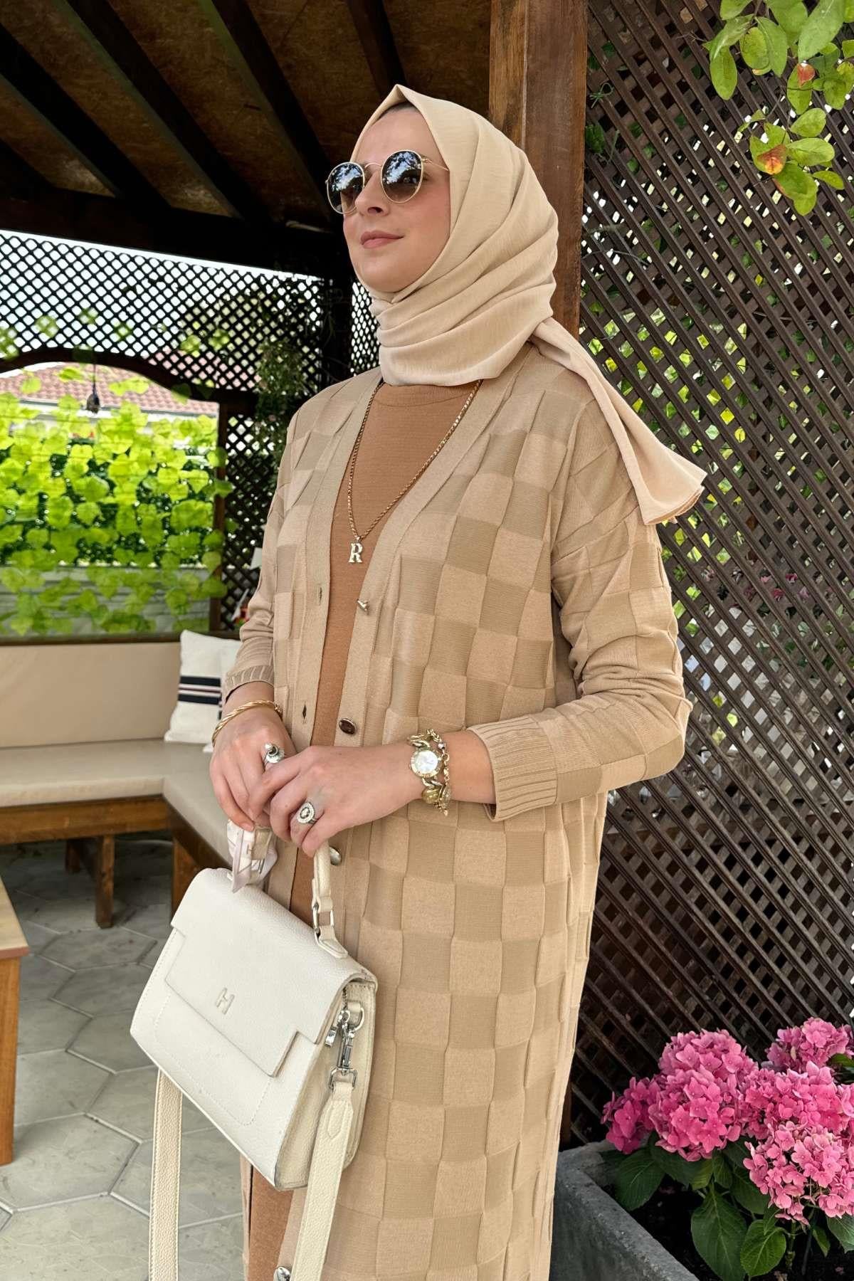 Dama Desenli Gri Triko Hırka | Rabia Şamlı | Tesettür Giyim, Elbise ve Kadın Giyim Modası