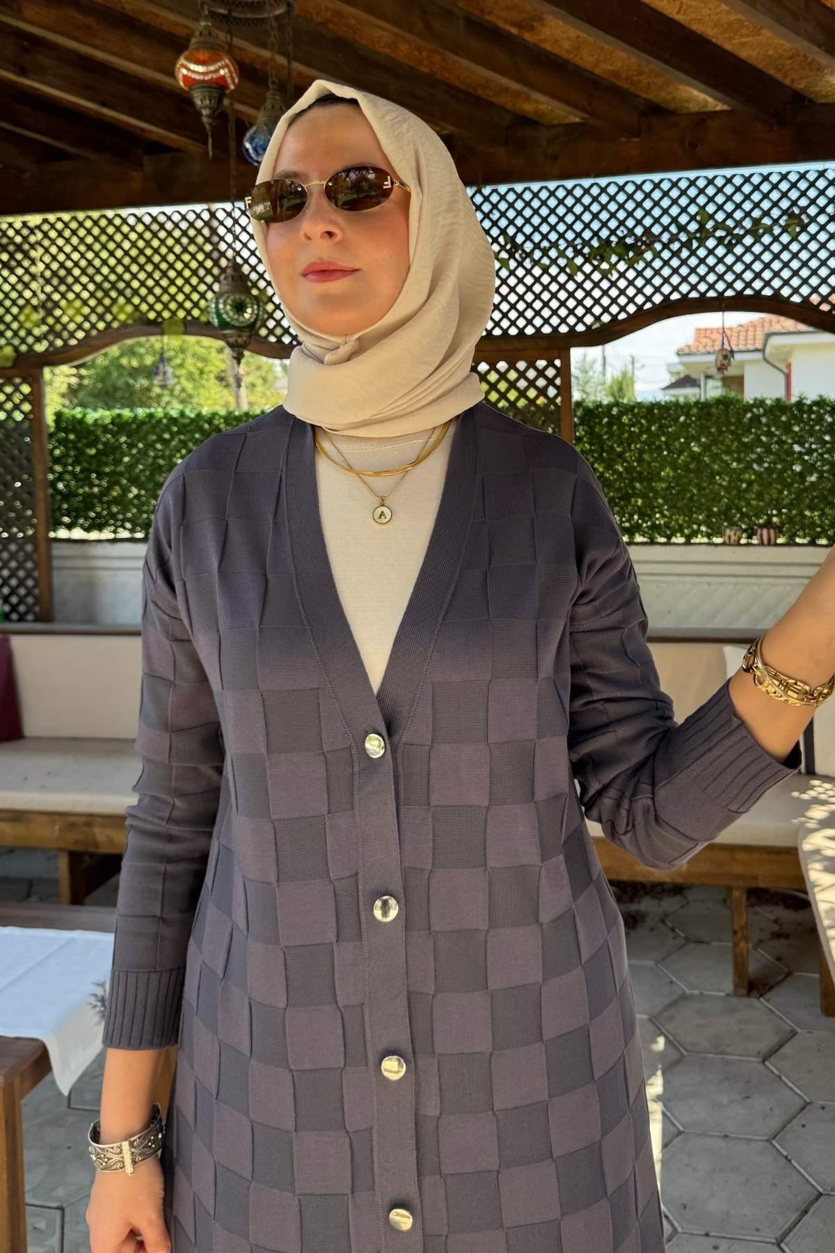 Dama Desenli Triko Hırka Bordo | Rabia Şamlı | Tesettür Giyim, Elbise ve Kadın Giyim Modası