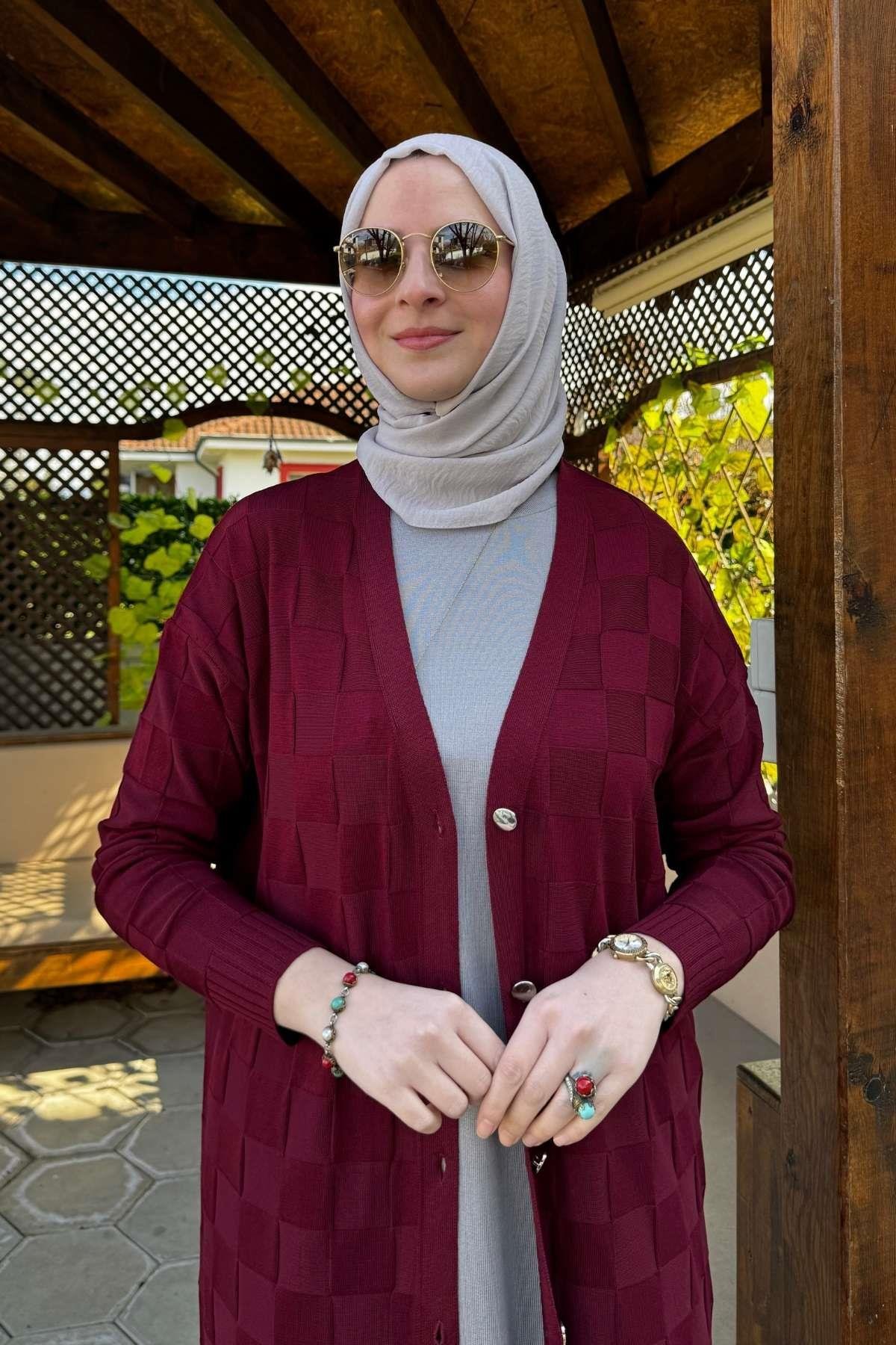 Dama Desenli Bej Triko Hırka | Rabia Şamlı | Tesettür Giyim, Elbise ve Kadın Giyim Modası